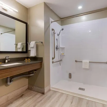 Best Western Plus Dauphin Exterior photo