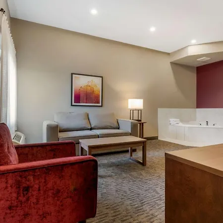 Best Western Plus Dauphin Exterior photo