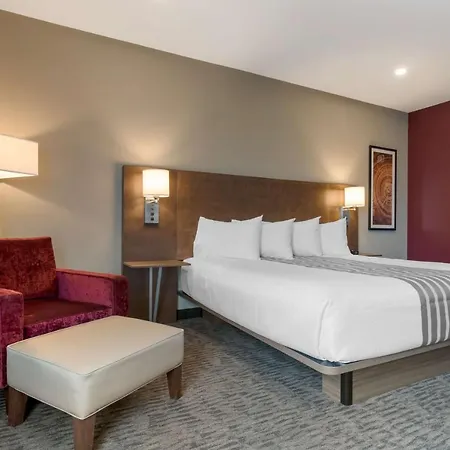 Best Western Plus Dauphin Exterior photo
