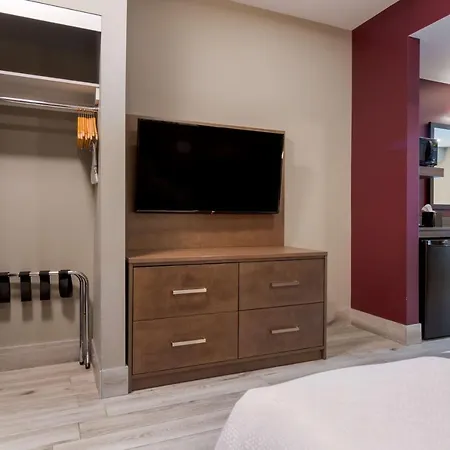Best Western Plus Dauphin Exterior photo